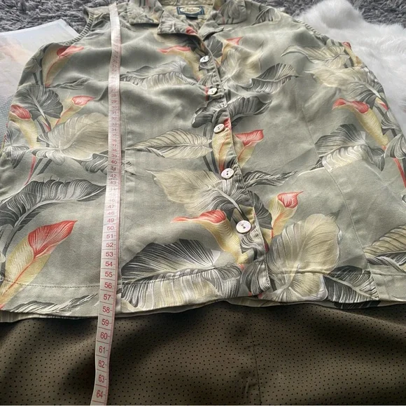Tommy Bahama Floral Sleeveless Button-Up Blouse - Picture 3 of 4